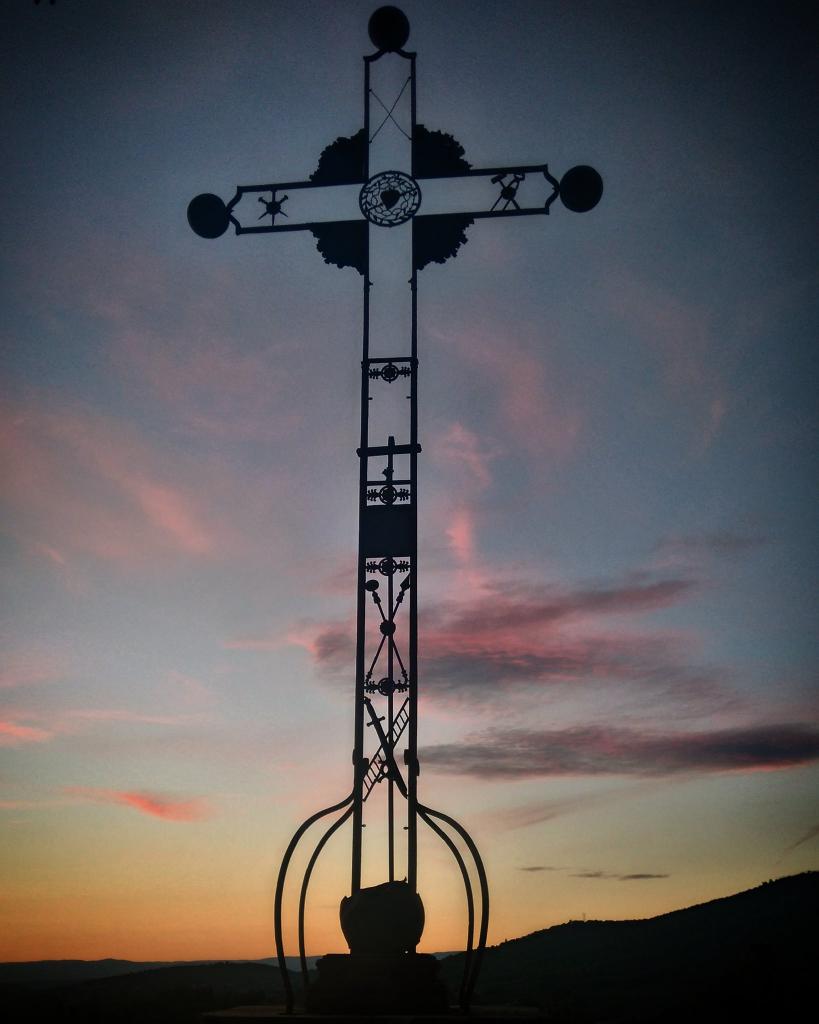 Calvaire et coucher de soleil
